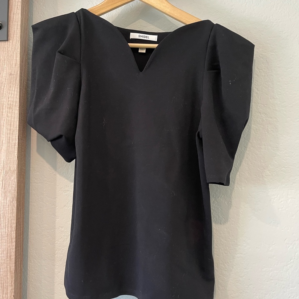 NWT SNIDEL Elegant Black Blouse with Structured Sleeves